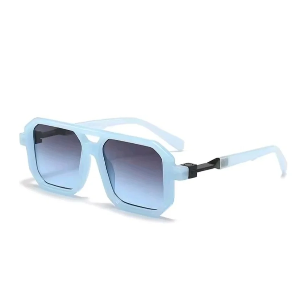 boutique trendy square